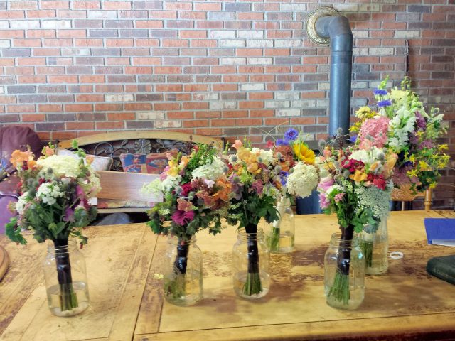 DIY wedding flowers bride bouquets