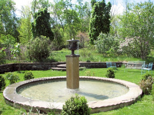 fountain in a round pool
