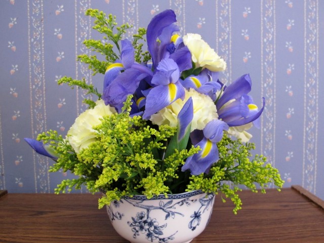 completed flower arrangement 2