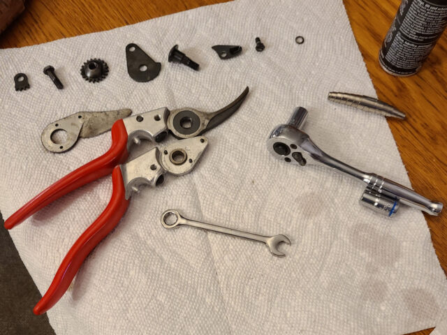 pruners disassembled